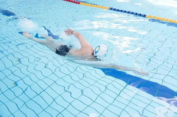 Aerobic swimming endurance training can improve swimming skills and increase the sense of water