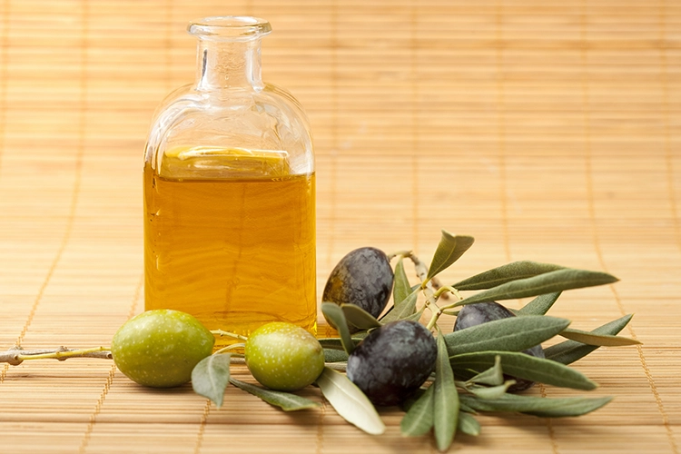 A pot of freshly squeezed vegetable oil.