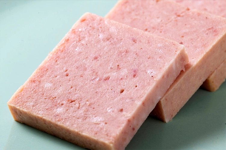 Sliced ​​square lunch meat.