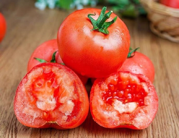 5 fresh tomatoes are placed together.